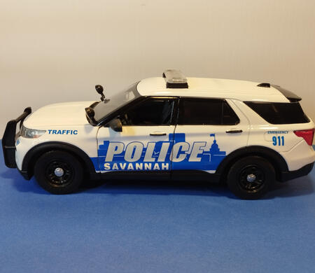 1:24 SAVANNAH Georgia Police Traffic Unit model car die-cast 2022 Ford Explorer Scale diecast car. This model is new and It's custom car for wholesale.